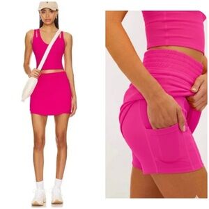 NWT BEACH RIOT Thora Skirt in Bright Fuchsia
Waffle